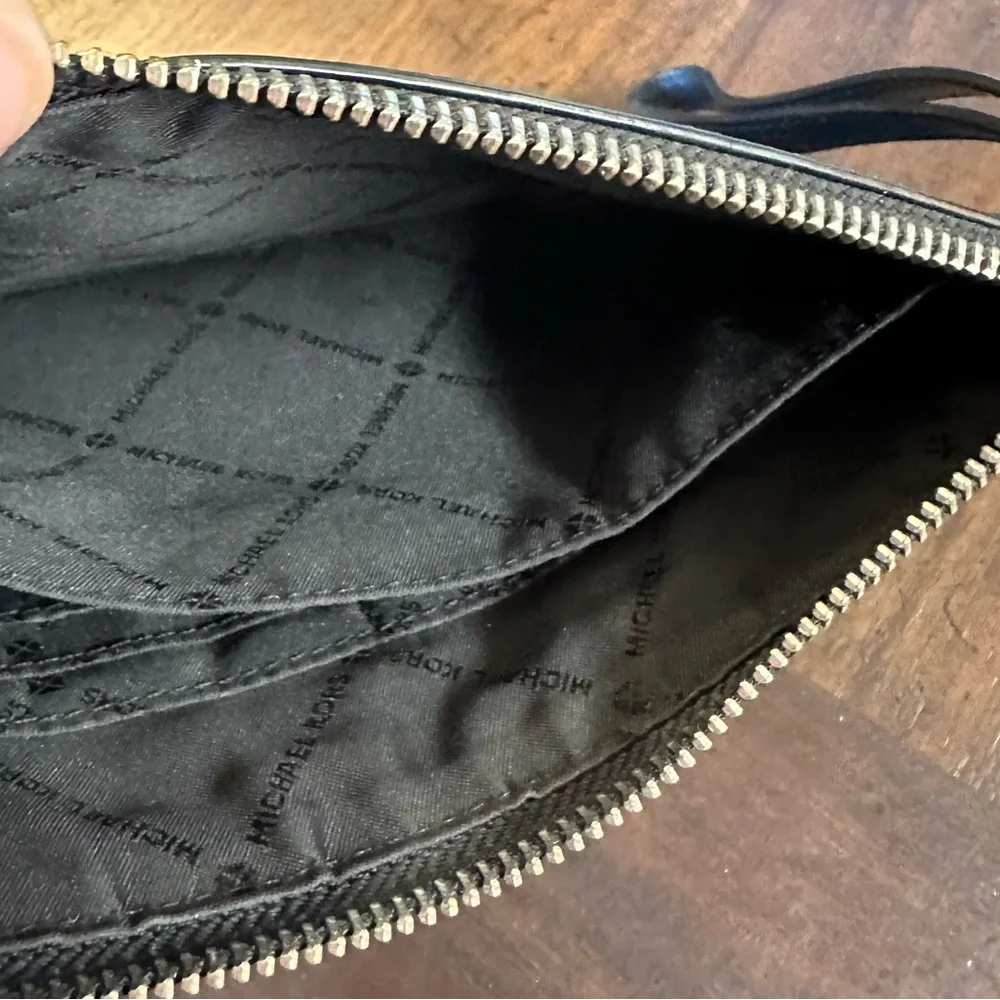 Michael Kors upstyled wristlet in EUC, super cute and fun!!